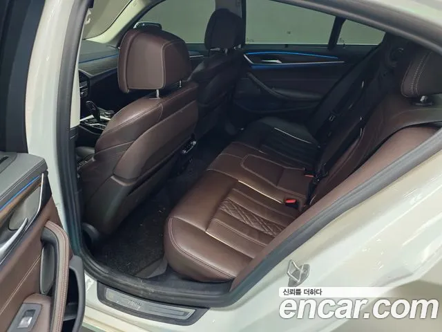 BMW 5 Series G30 — Фото автомобиля 11