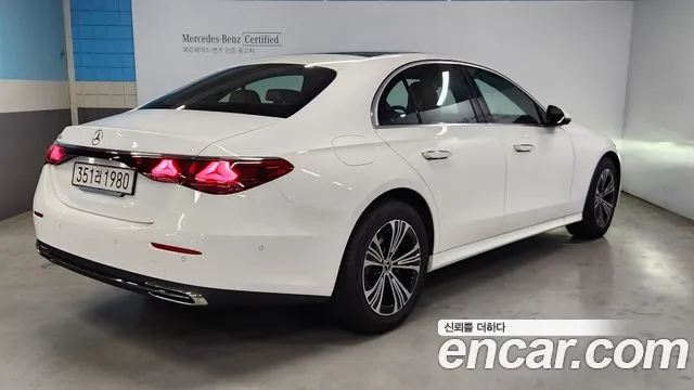 Mercedes-Benz E-Class — Фото автомобиля 2