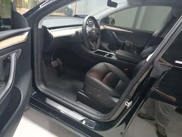 Tesla Model Y — Фото автомобиля 11