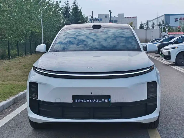 Li Auto L6 — Фото автомобиля 2