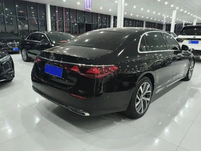 Mercedes-Benz E-Class — Фото автомобиля 4