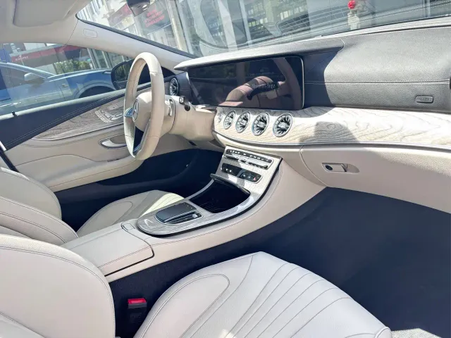 Mercedes-Benz CLS-Class — Фото автомобиля 10