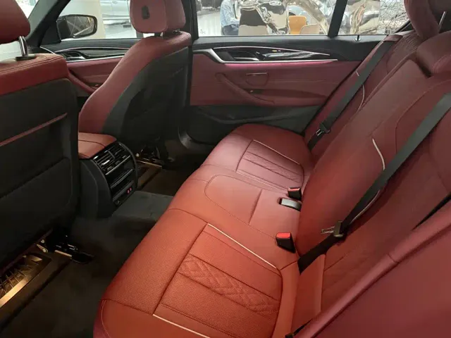 BMW 5 Series — Фото автомобиля 16
