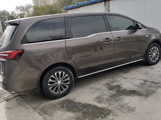 Buick GL8 — Фото автомобиля 3