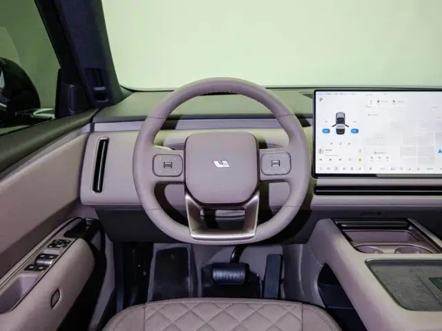 Li Auto Li L8 — Фото автомобиля 11