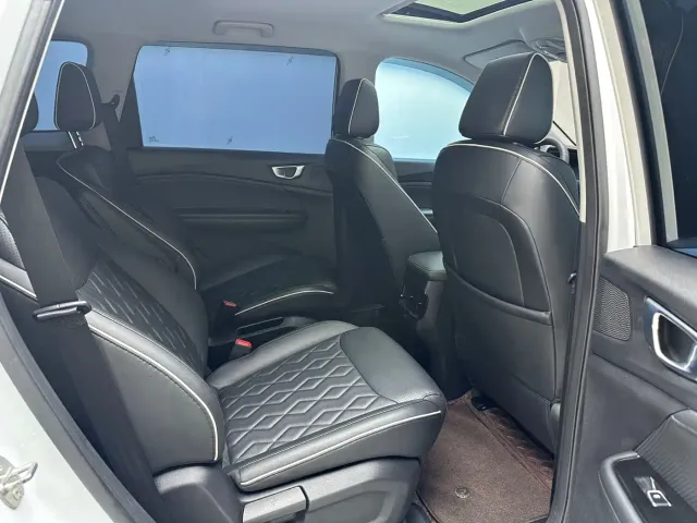Wuling Jiachen — Фото автомобиля 7