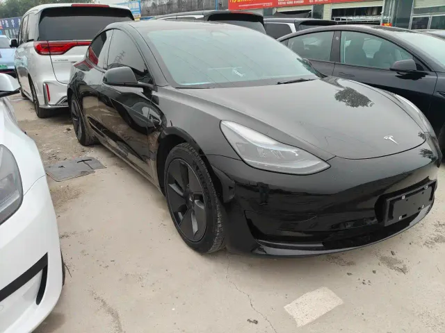 Tesla Model 3 — Фото автомобиля 3