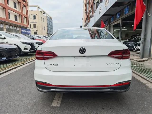 Volkswagen Lavida — Фото автомобиля 4