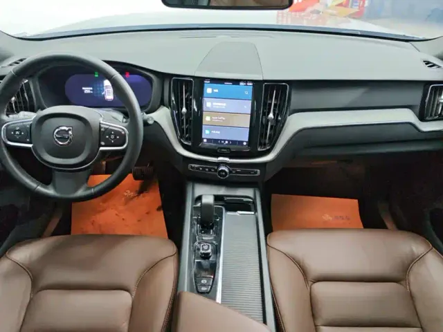 Volvo XC60 — Фото автомобиля 12
