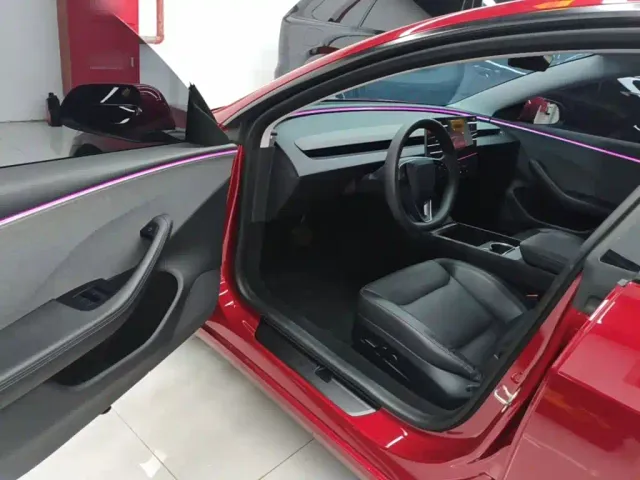 Tesla Model 3 — Фото автомобиля 15