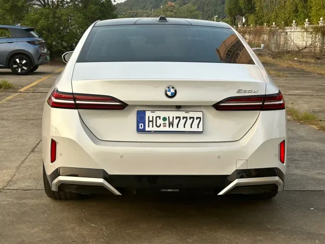 BMW 5 Series — Фото автомобиля 13