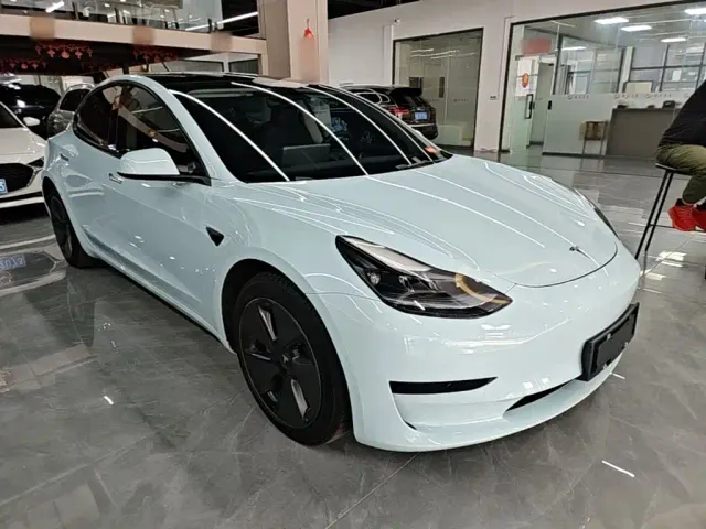 Tesla Model 3 — Фото автомобиля 3