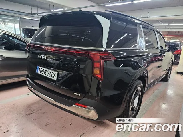 Kia Carnival — Фото автомобиля 2