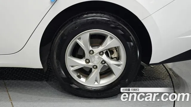 Hyundai AVANTE Avante (CN7) — Фото автомобиля 21