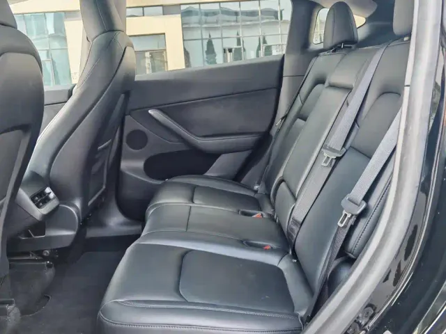 Tesla Model Y — Фото автомобиля 8