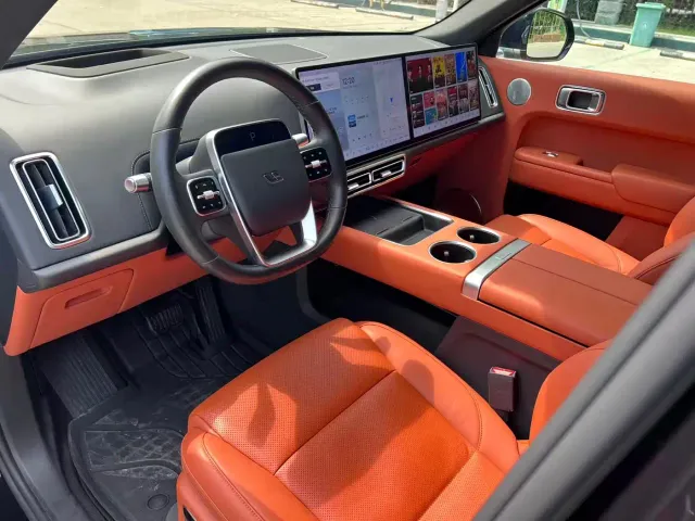 Li Auto L8 — Фото автомобиля 13