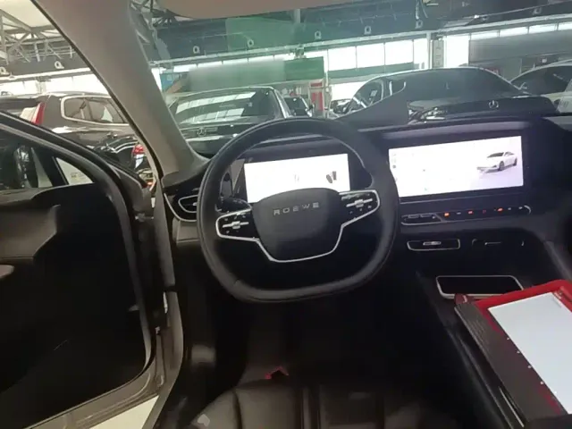 Roewe D7 — Фото автомобиля 10
