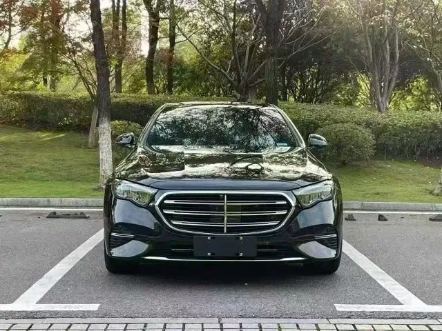 Mercedes-Benz E-Class — Фото автомобиля 2