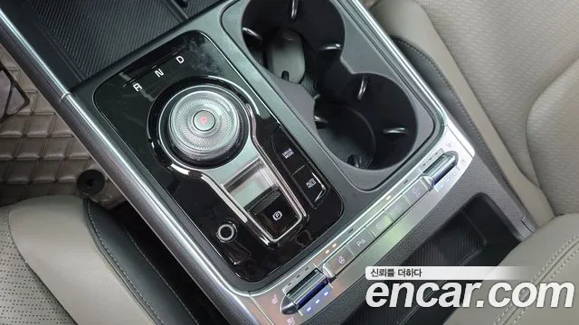 Kia Carnival Generation 4 — Фото автомобиля 12