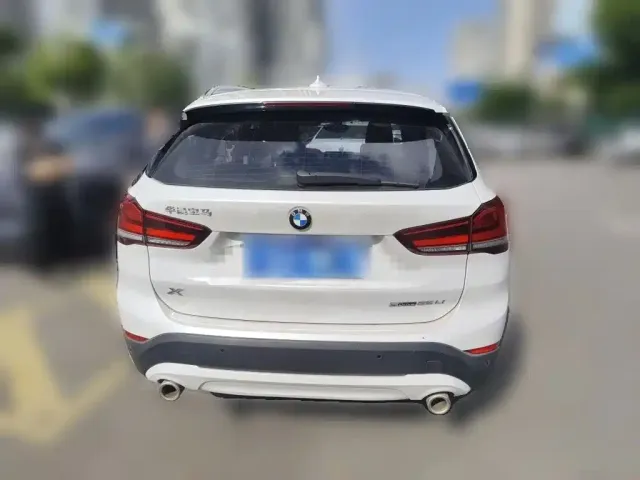 BMW BMW X1 2022 sDrive25Li Leading — Фото автомобиля 3