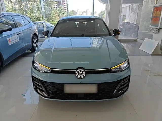 Volkswagen Passat — Фото автомобиля 2