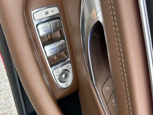 Mercedes-Benz E-Class — Фото автомобиля 25