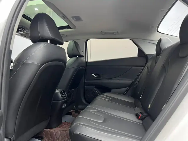 Hyundai Elantra — Фото автомобиля 8