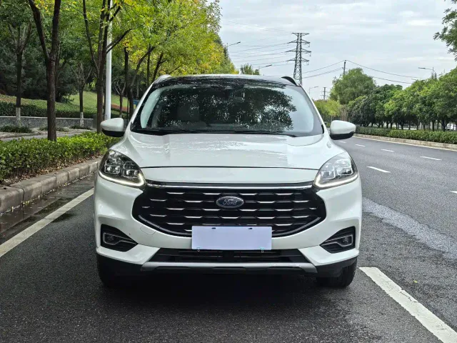Ford Escape — Фото автомобиля 2