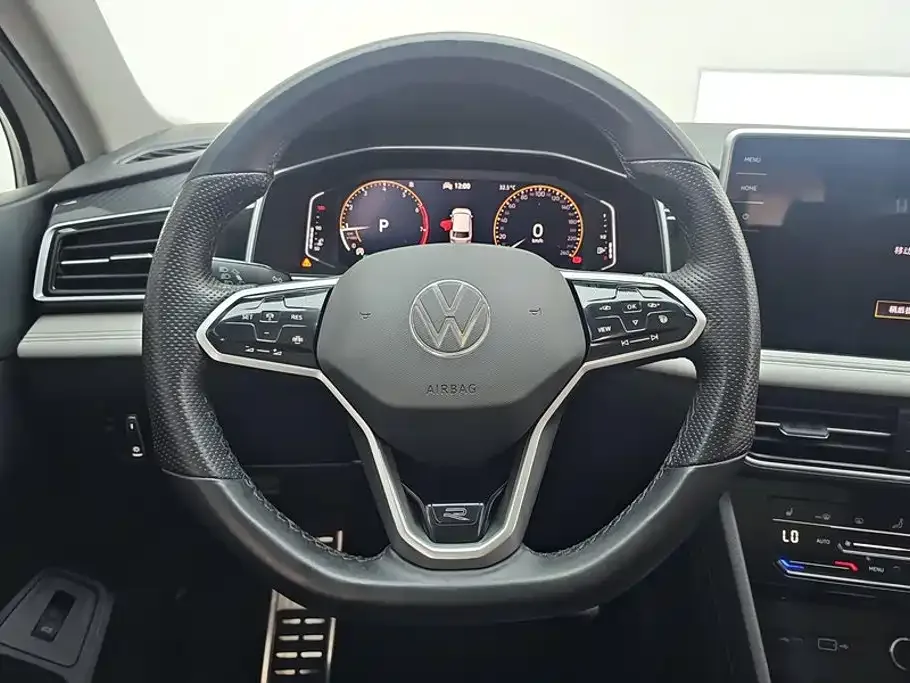 Volkswagen Tiguan L 2022 330TSI Auto 2WD R-Line Premium Edition — Фото автомобиля 15