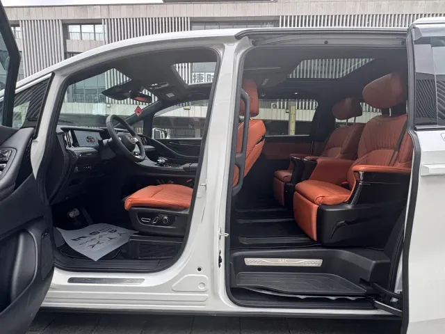 GAC Trumpchi E9 — Фото автомобиля 13