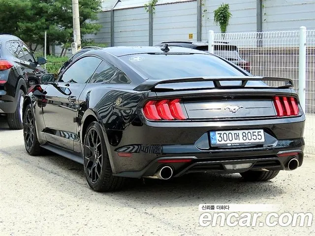 Ford Mustang — Фото автомобиля 3