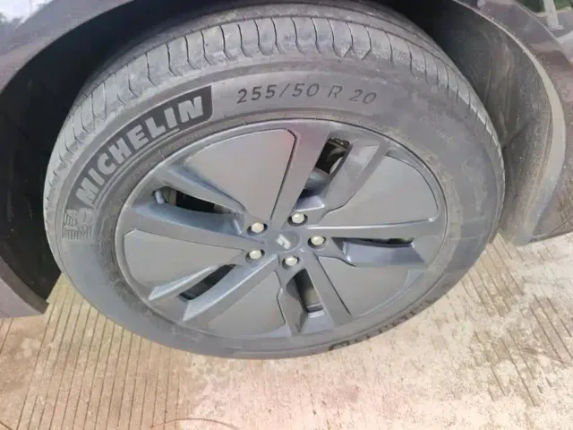 Li Auto L7 — Фото автомобиля 6
