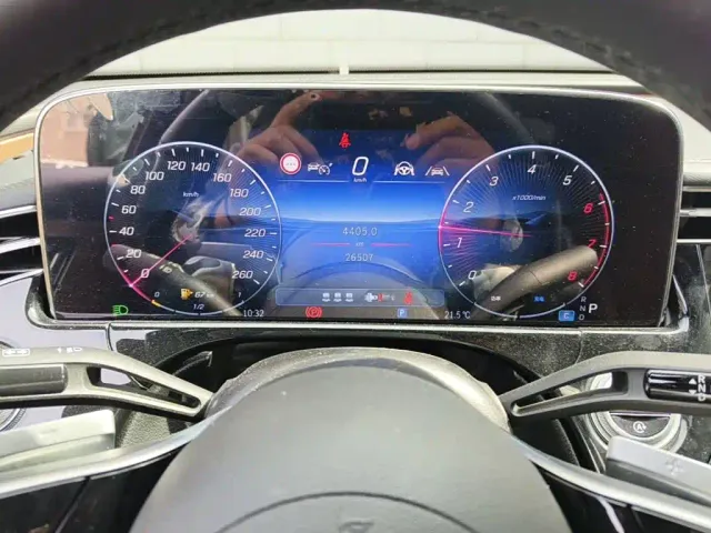 Mercedes-Benz E-Class — Фото автомобиля 4