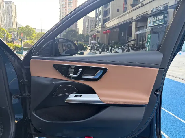 Mercedes-Benz E-Class — Фото автомобиля 15