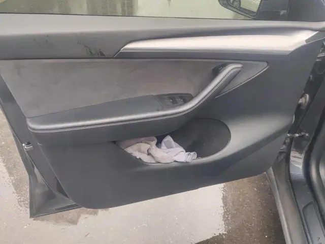 Tesla Model Y — Фото автомобиля 7