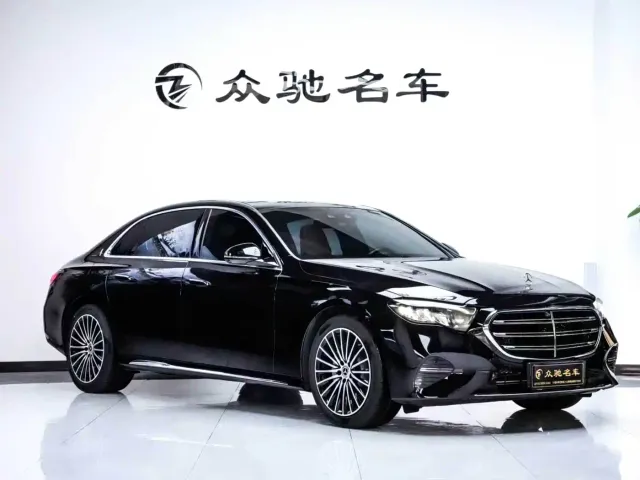 Mercedes-Benz E-Class — Фото автомобиля 3