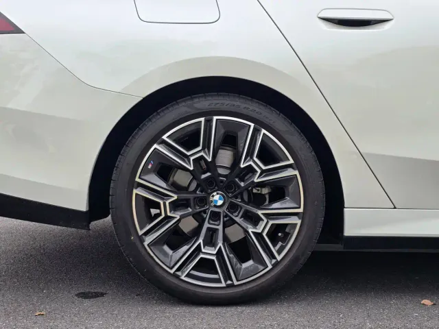 BMW 5 Series — Фото автомобиля 28