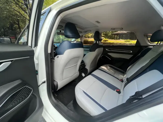 Geely Emgrand — Фото автомобиля 7