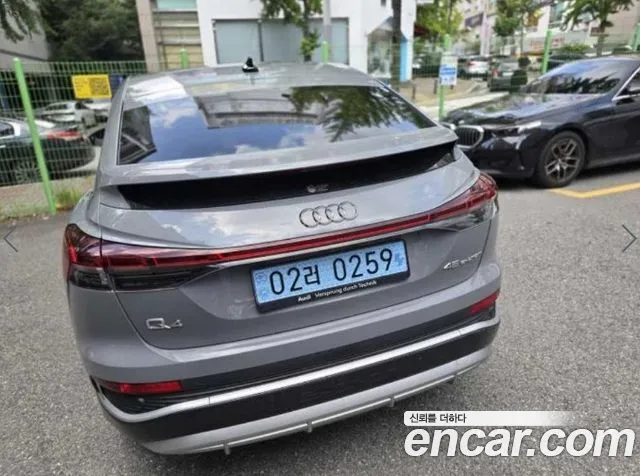 Audi Q4 e-tron — Фото автомобиля 4