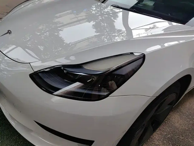 Tesla Model 3 — Фото автомобиля 23