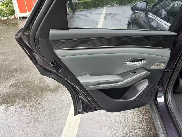 BYD Qin L — Фото автомобиля 10