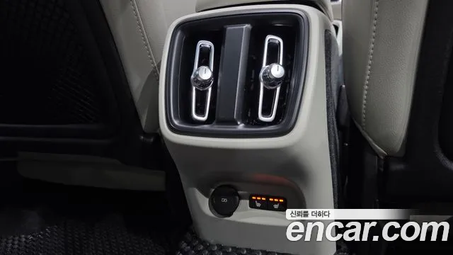 Вольво XC40 B4 Ultimate Bright — Фото автомобиля 18