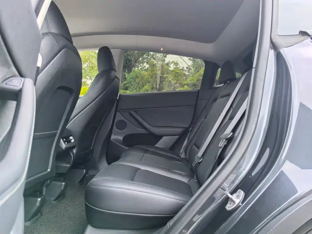 Tesla Model Y — Фото автомобиля 9