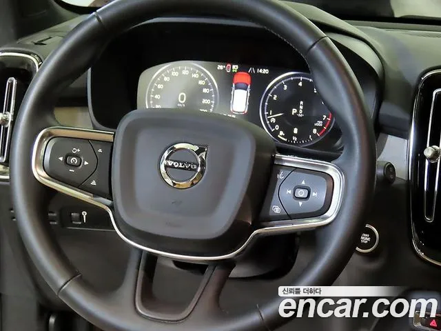 Вольво XC40 — Фото автомобиля 8