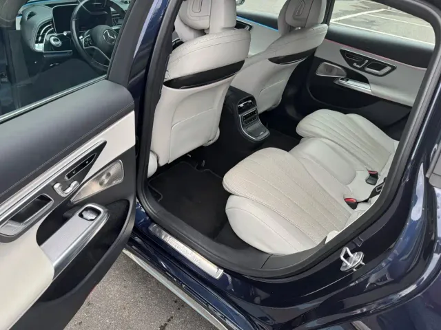 Mercedes-Benz E-Class — Фото автомобиля 4