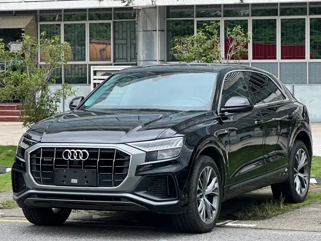 Фотография автомобиля — Audi Q8