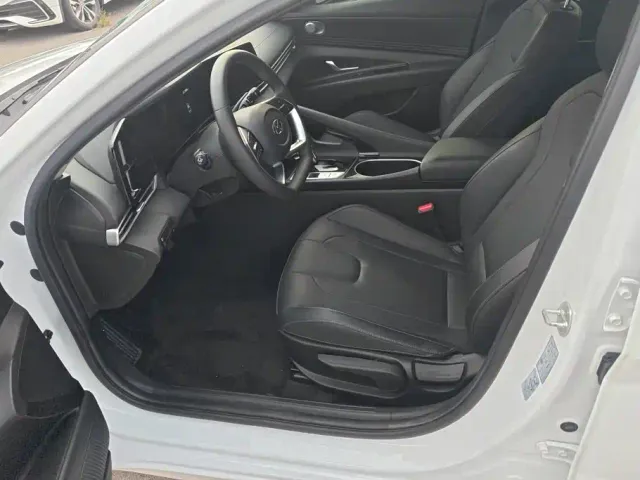 Hyundai Elantra — Фото автомобиля 9