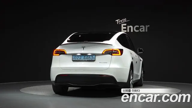Tesla Model Y — Фото автомобиля 4