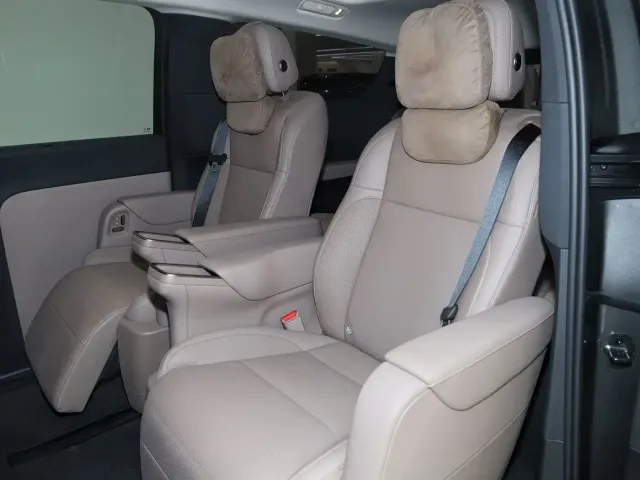 Li Auto MEGA — Фото автомобиля 14