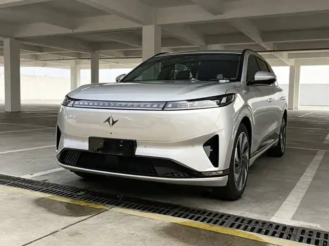 Фотография автомобиля — Dongfeng eπ 008
